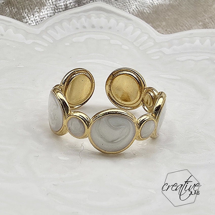 Anello in acciaio oro Bolle smaltate bianche