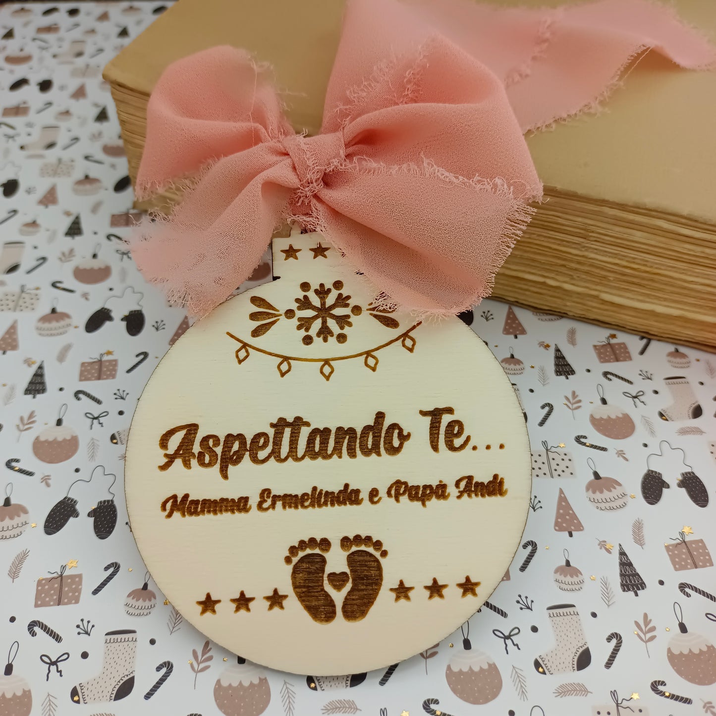 Decorazione Natalizia Personalizzabile "Aspettando te..."