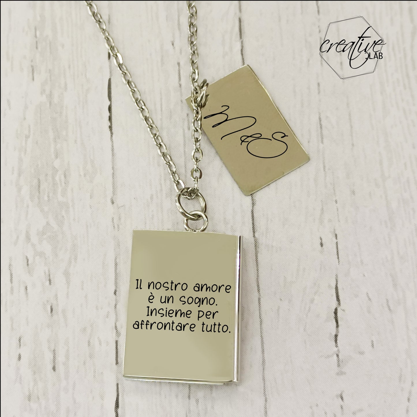 Collanina con ciondolo busta, personalizzabile