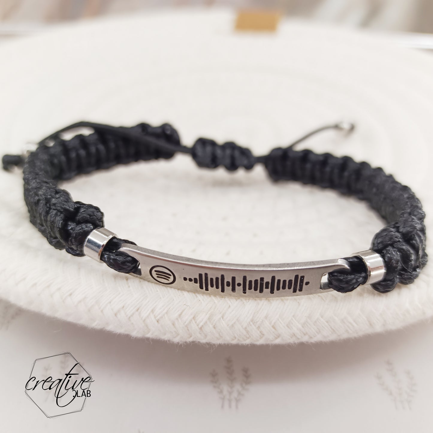 Bracciale musicale a nodi con placchetta in acciaio personalizzabile