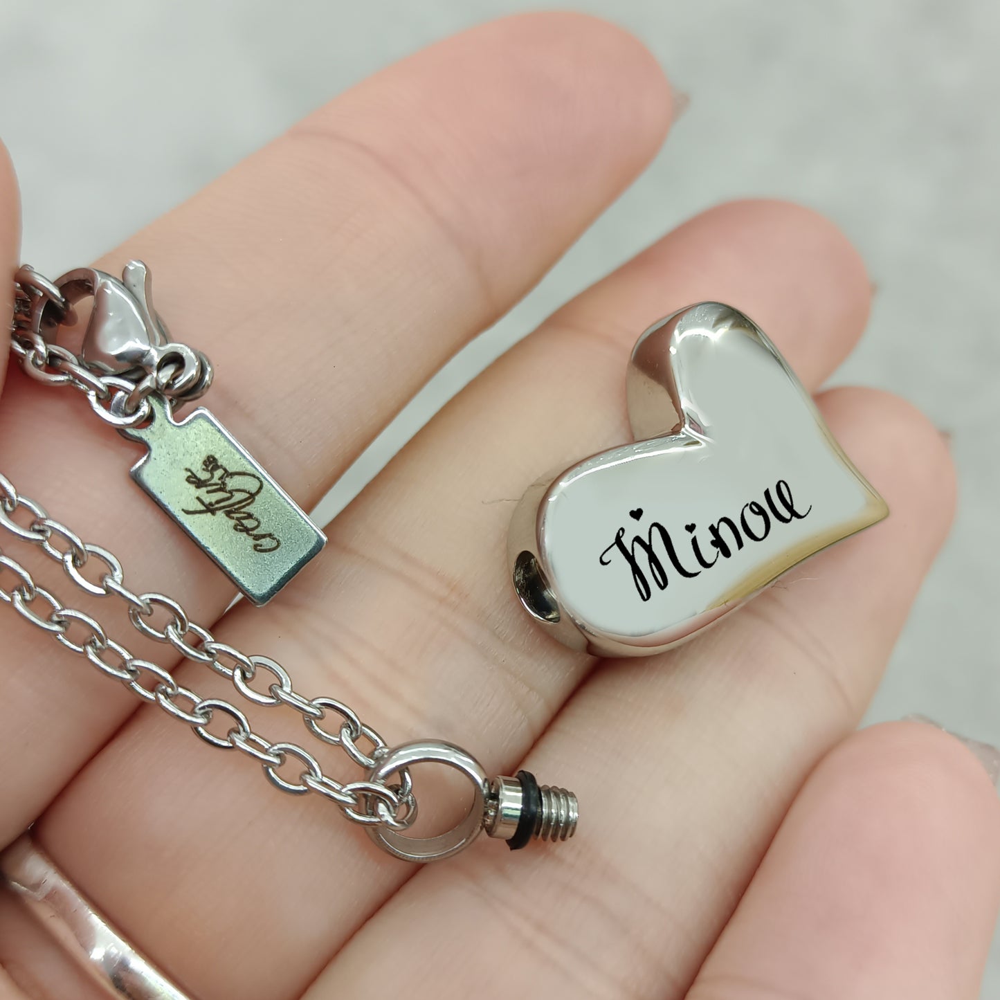 Ciondolo cuore storto urna personalizzabile con catenina in acciaio (UR+D2)