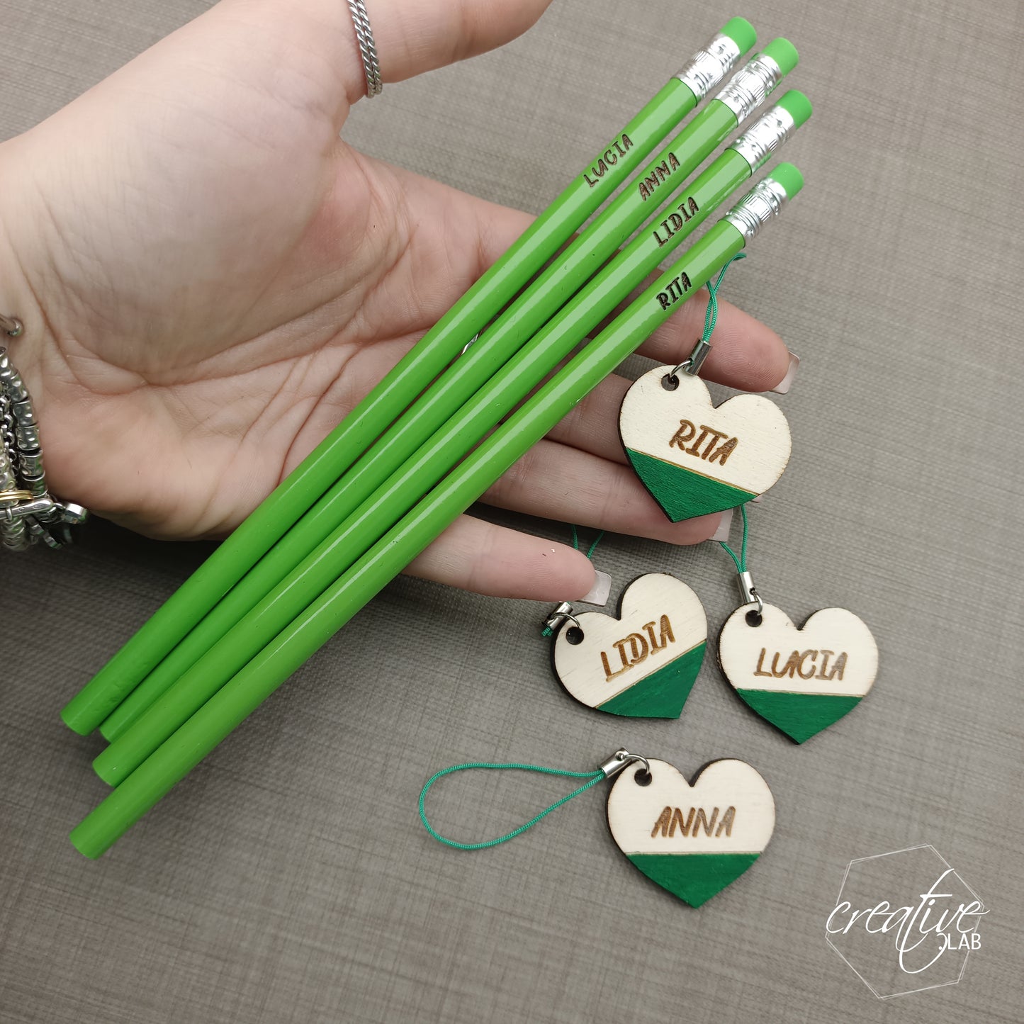 Tag per astuccio + matita in legno con gomma, con incisione personalizzata