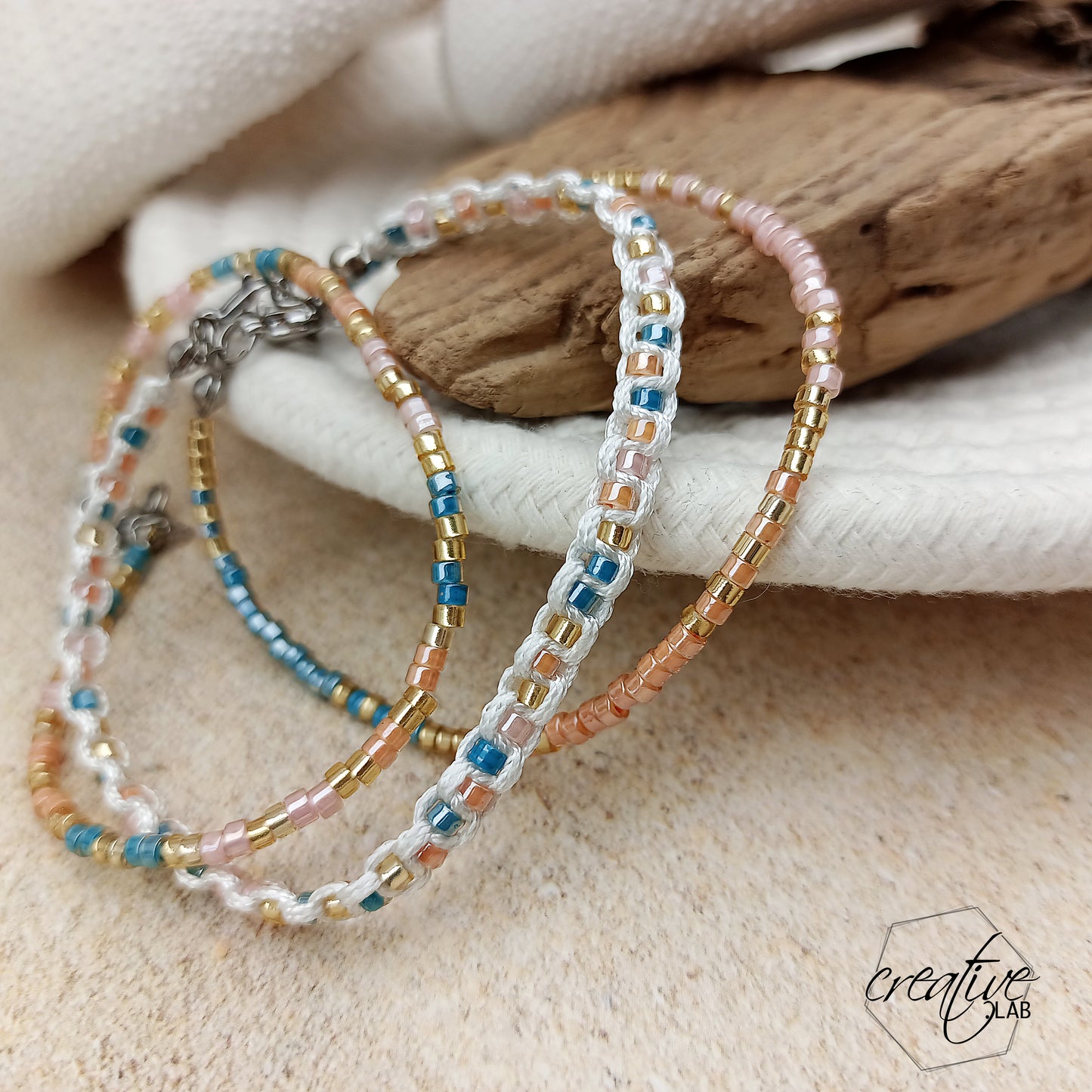 Tris bracciali perline e macramè