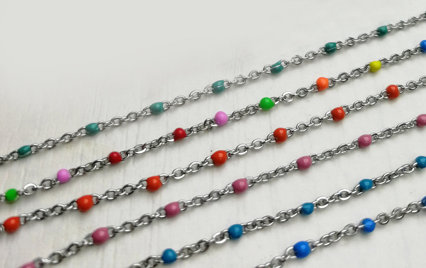 Collanina catena pallini con ciondolo piedini, personalizzabile