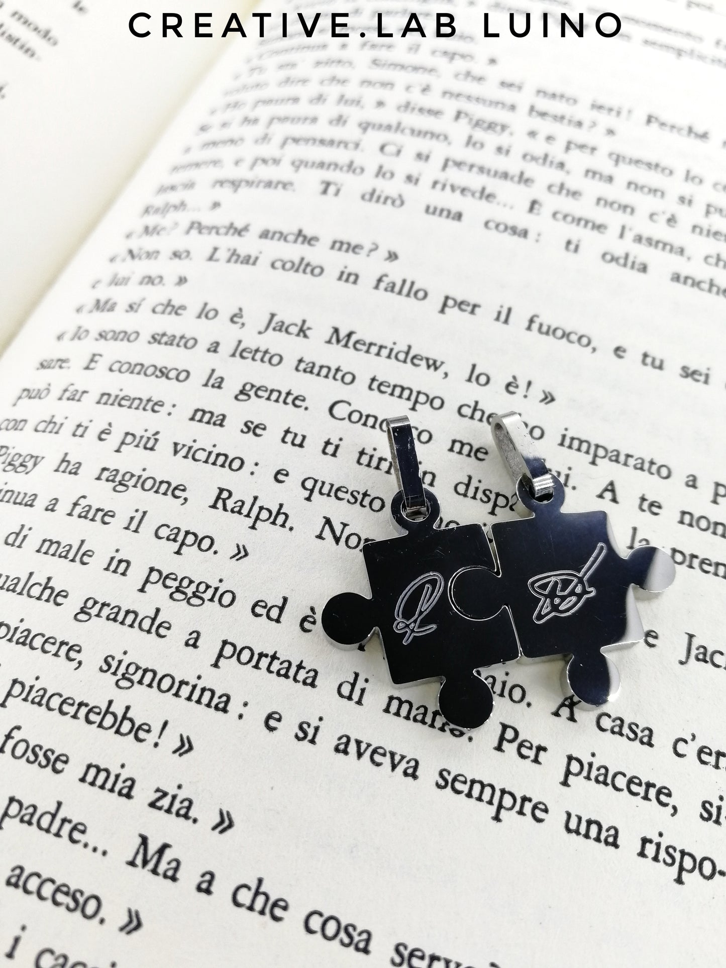Due ciondoli puzzle in acciaio con incisione personalizzata (A7)