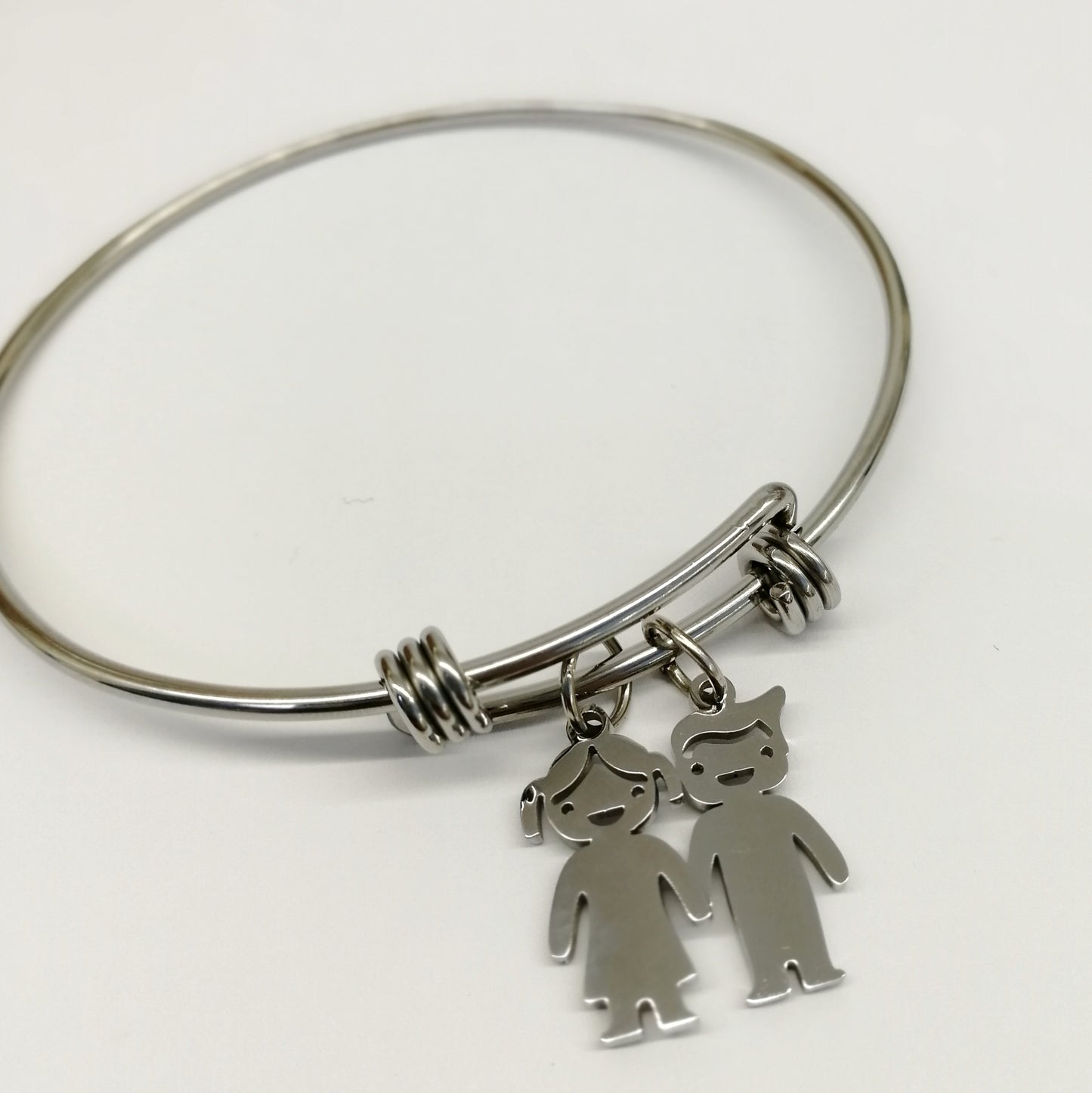 Bracciale rigido e ciondoli a bimbi personalizzabili (G20+A23/A24)
