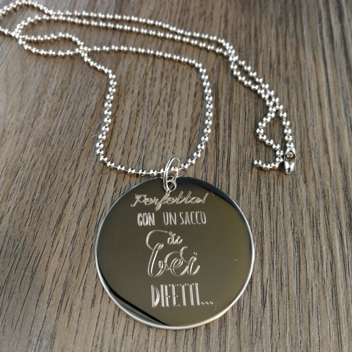 Ciondolo tondo personalizzato con catenina a pallini (C1+D8)