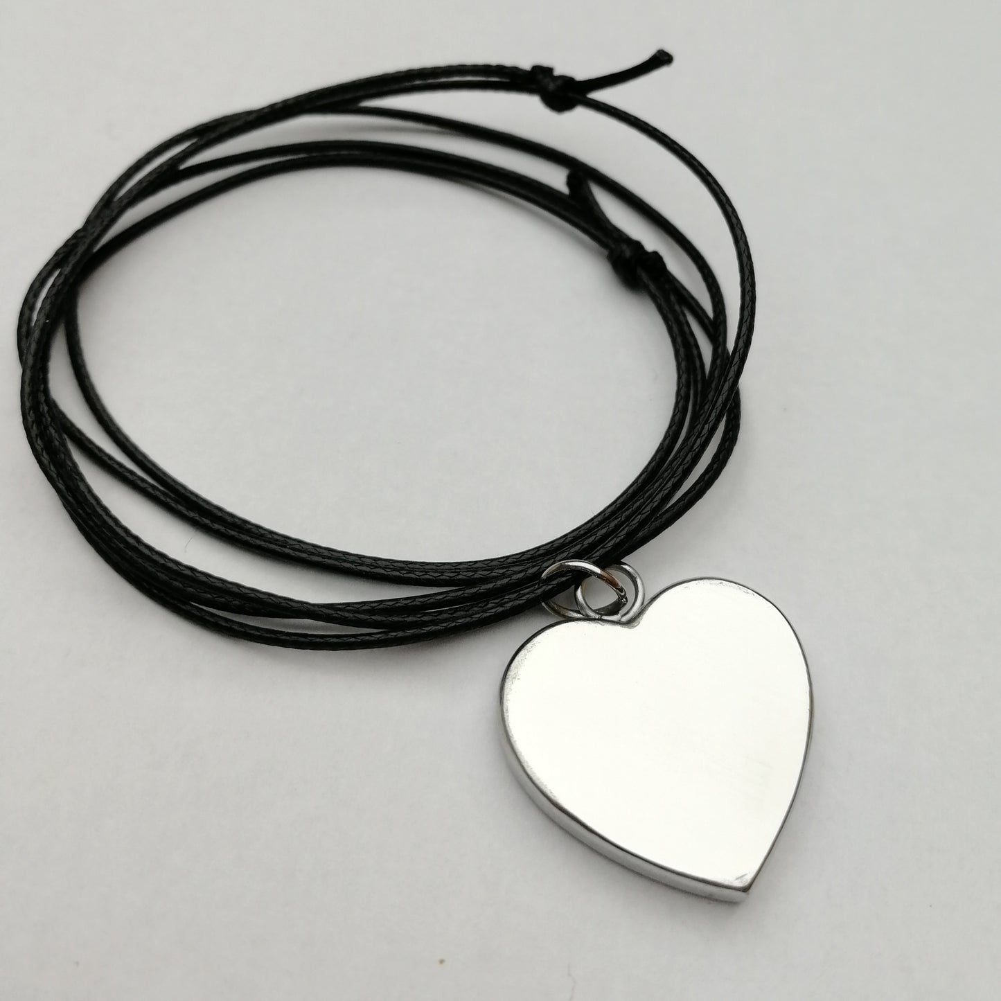 Ciondolo a cuore personalizzabile con cordino di cotone cerato (cot cer+A11)