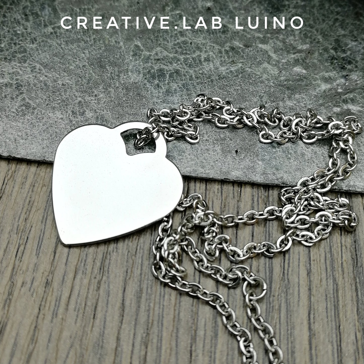 Ciondolo cuore personalizzabile con catenina in acciaio fine (A4+D2)