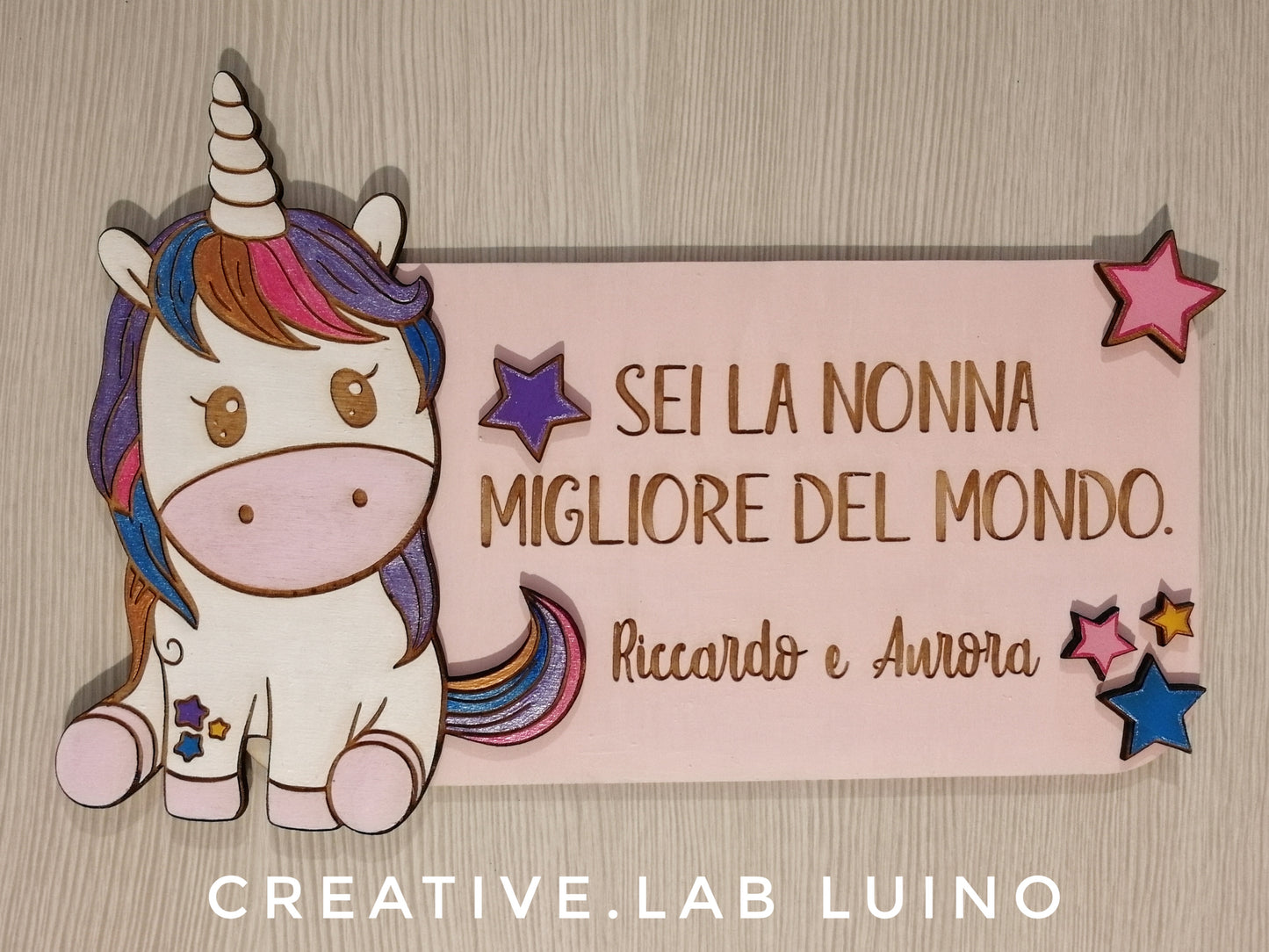Targa con scritta incisa a tema unicorno e stelle