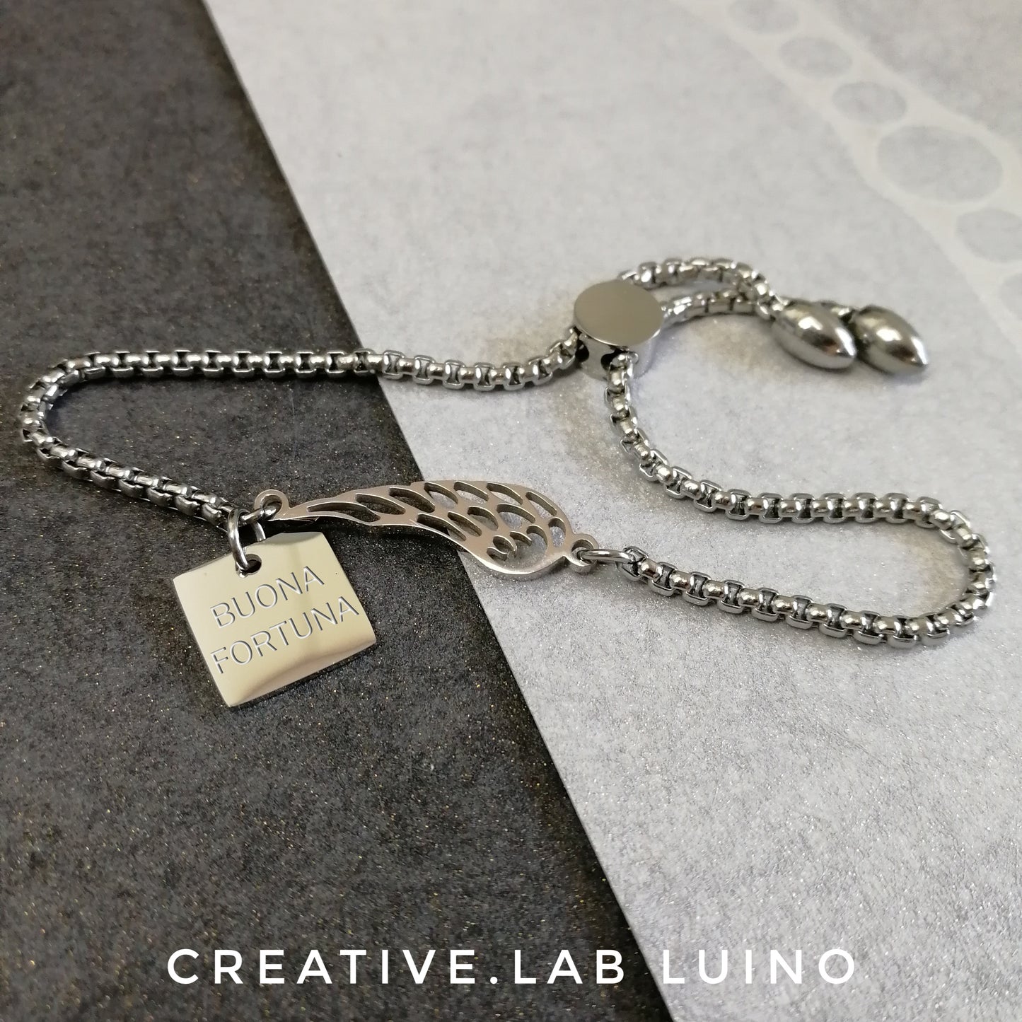 Bracciale catena con ala di angelo con ciondolo quadrato personalizzabile (G34+B8B)