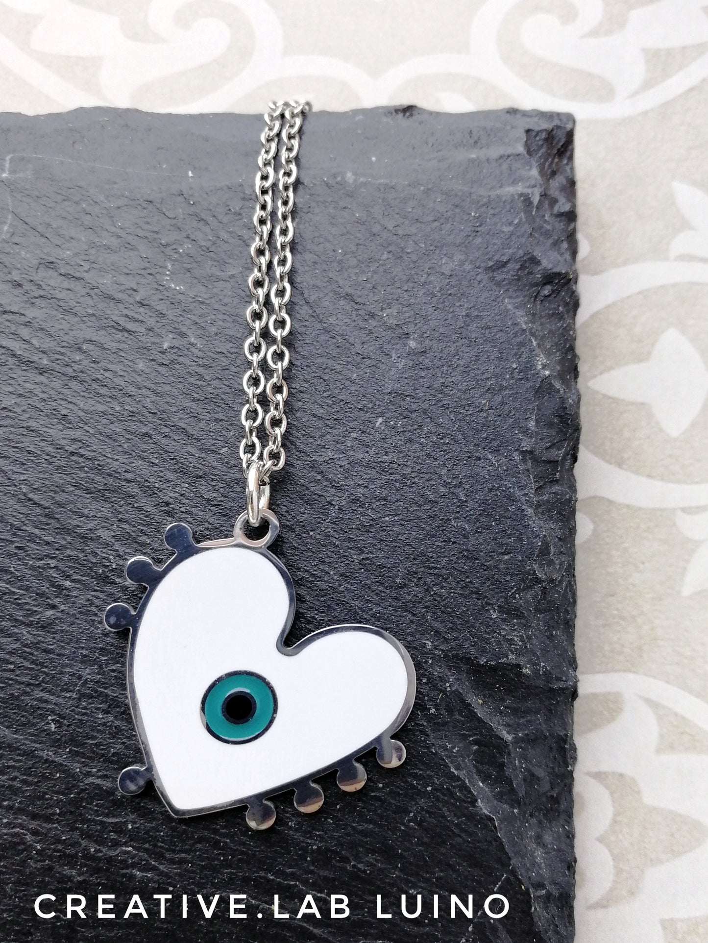 Collananina con ciondolo cuore Evil Eye personalizzabile (B7B+D2)