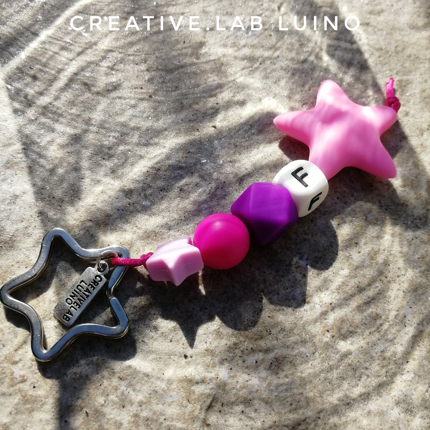 Portachiavi personalizzato con iniziale con perle di silicone
