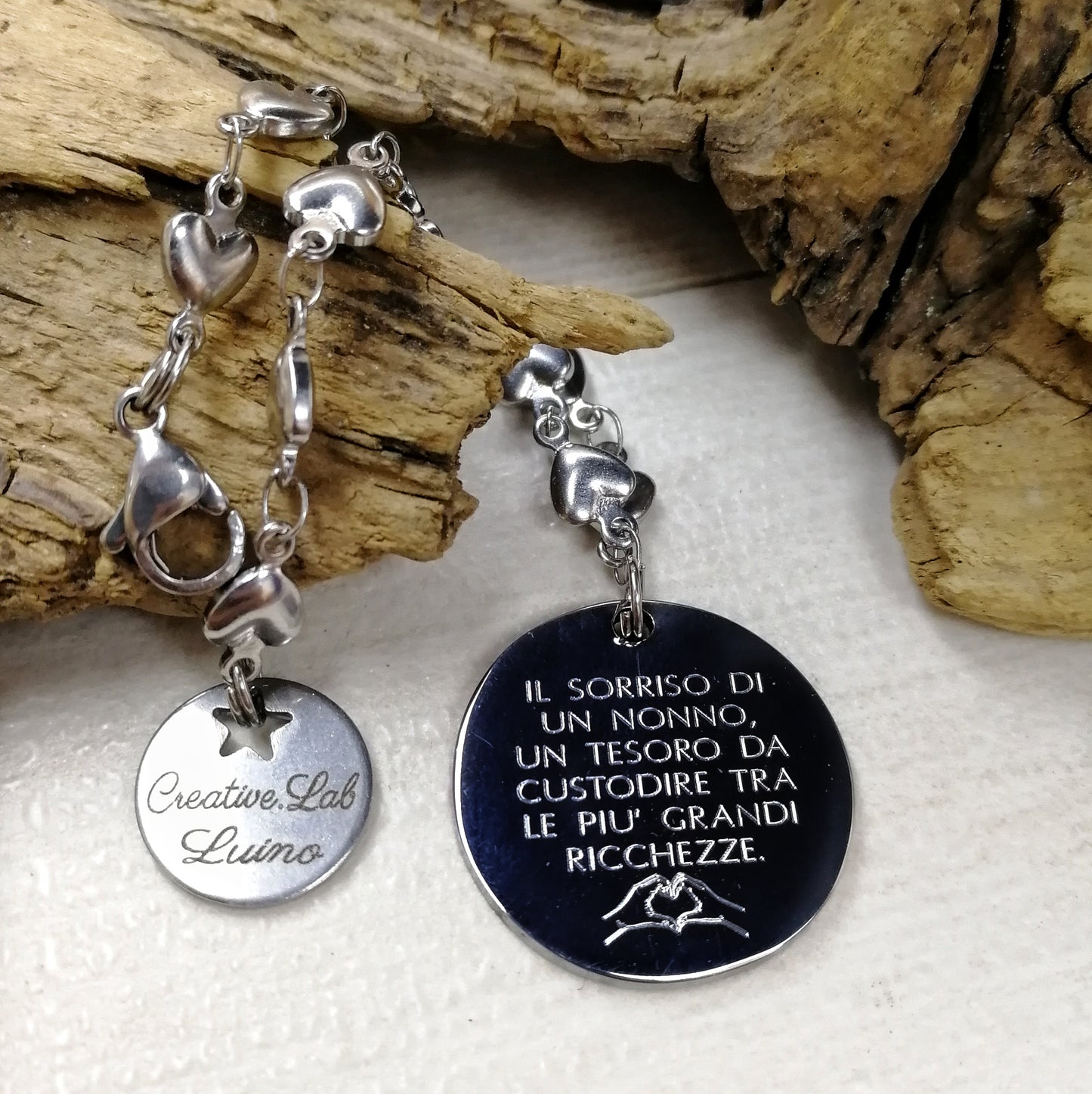 Bracciale in acciaio a cuoricini e ciondolo personalizzabile tondo (G9+A20)