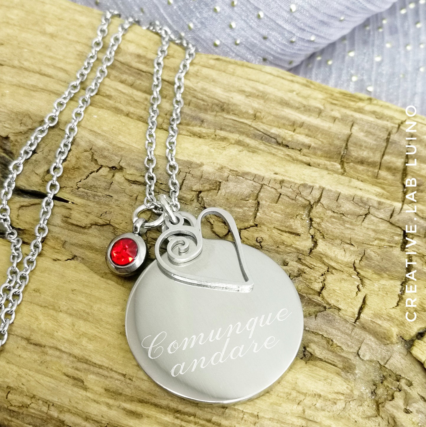 Ciondolo tondo personalizzabile con catenina fine, ciondolo a cuore e strass (D2+B11)