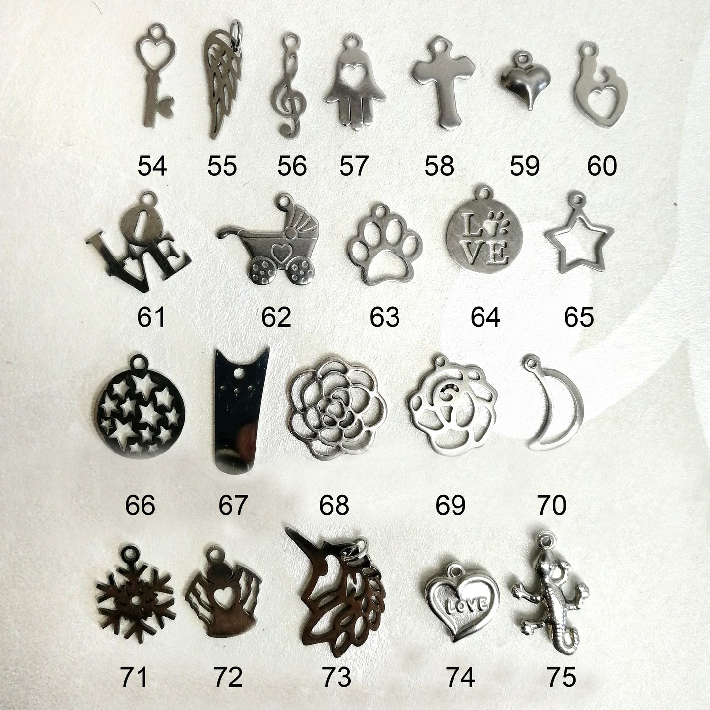 Bracciale rigido con ciondolo personalizzabile a cuore e ciondoli (G20+A11+CH)