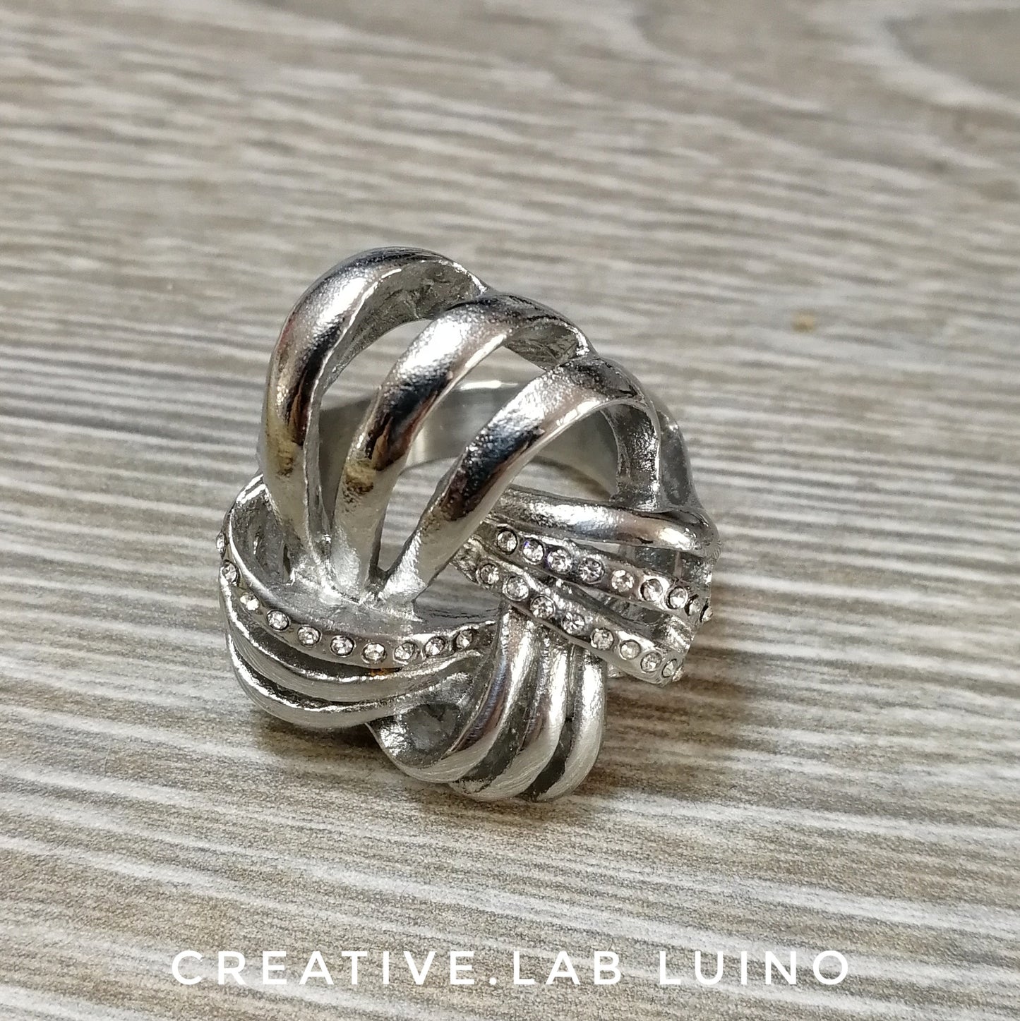 Anello con zirconi