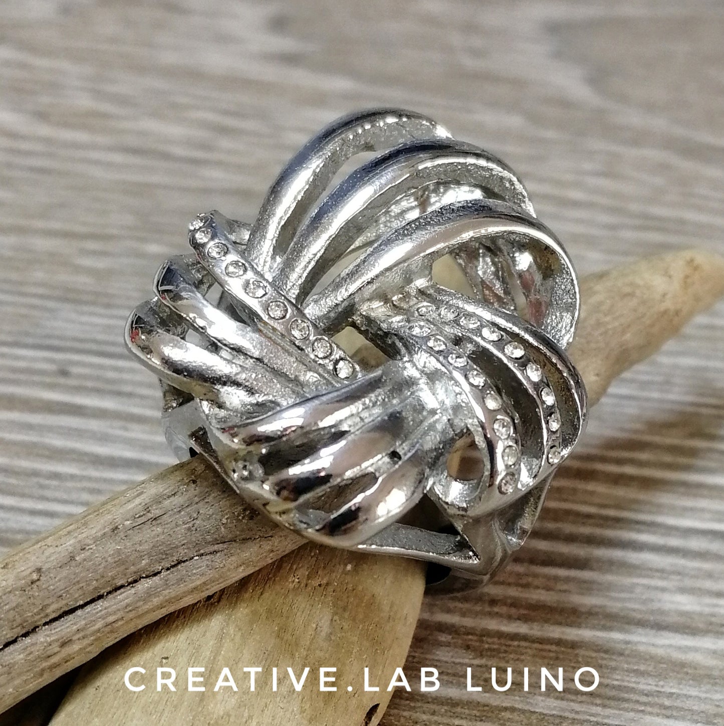 Anello con zirconi