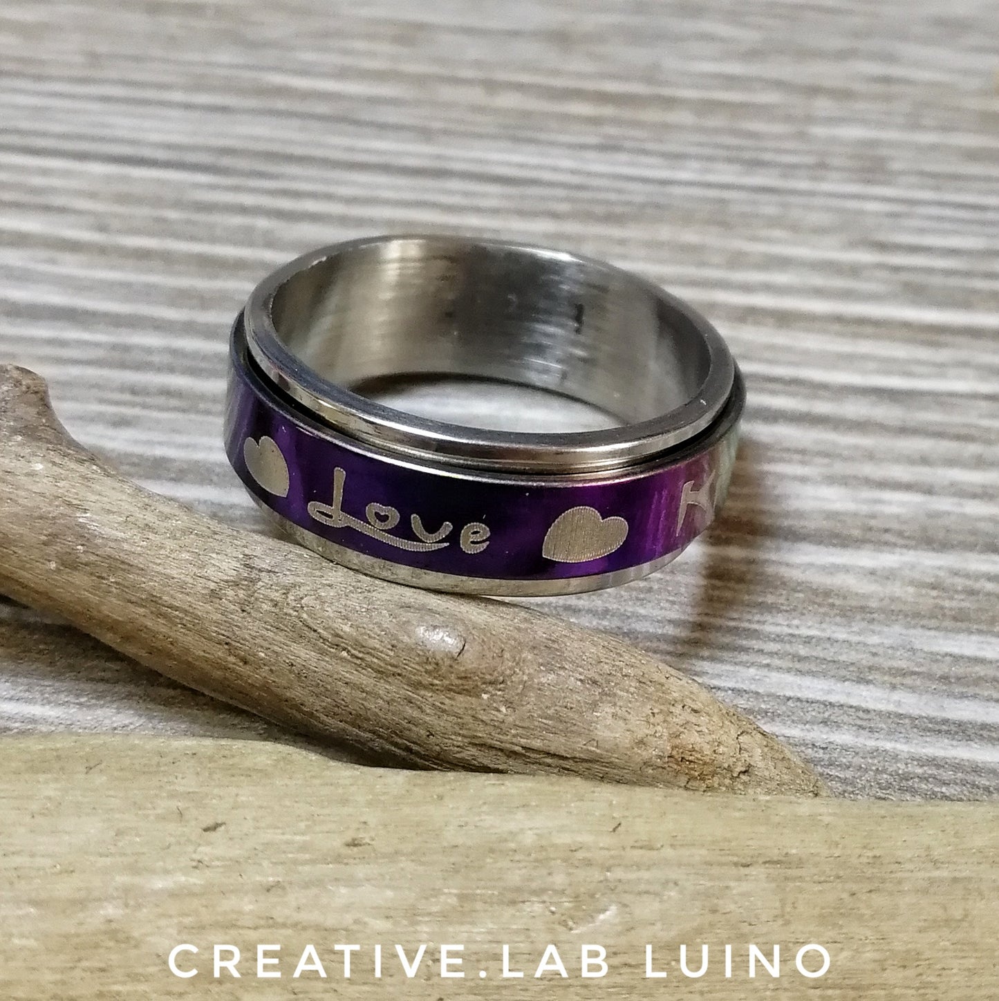 Anello in movimento disegno love kiss