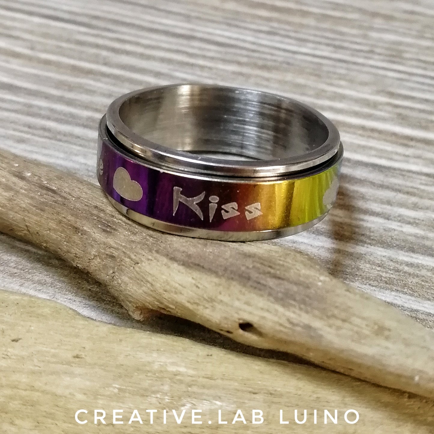 Anello in movimento disegno love kiss