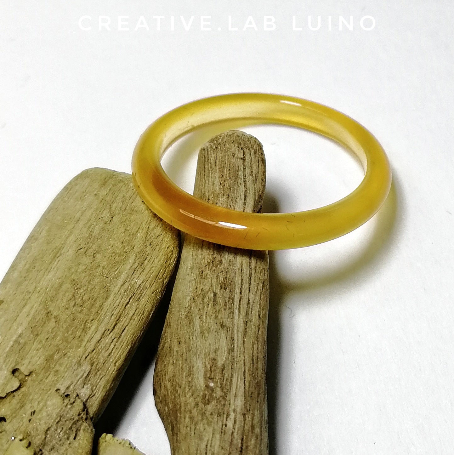 Anello di pietra dura ocra