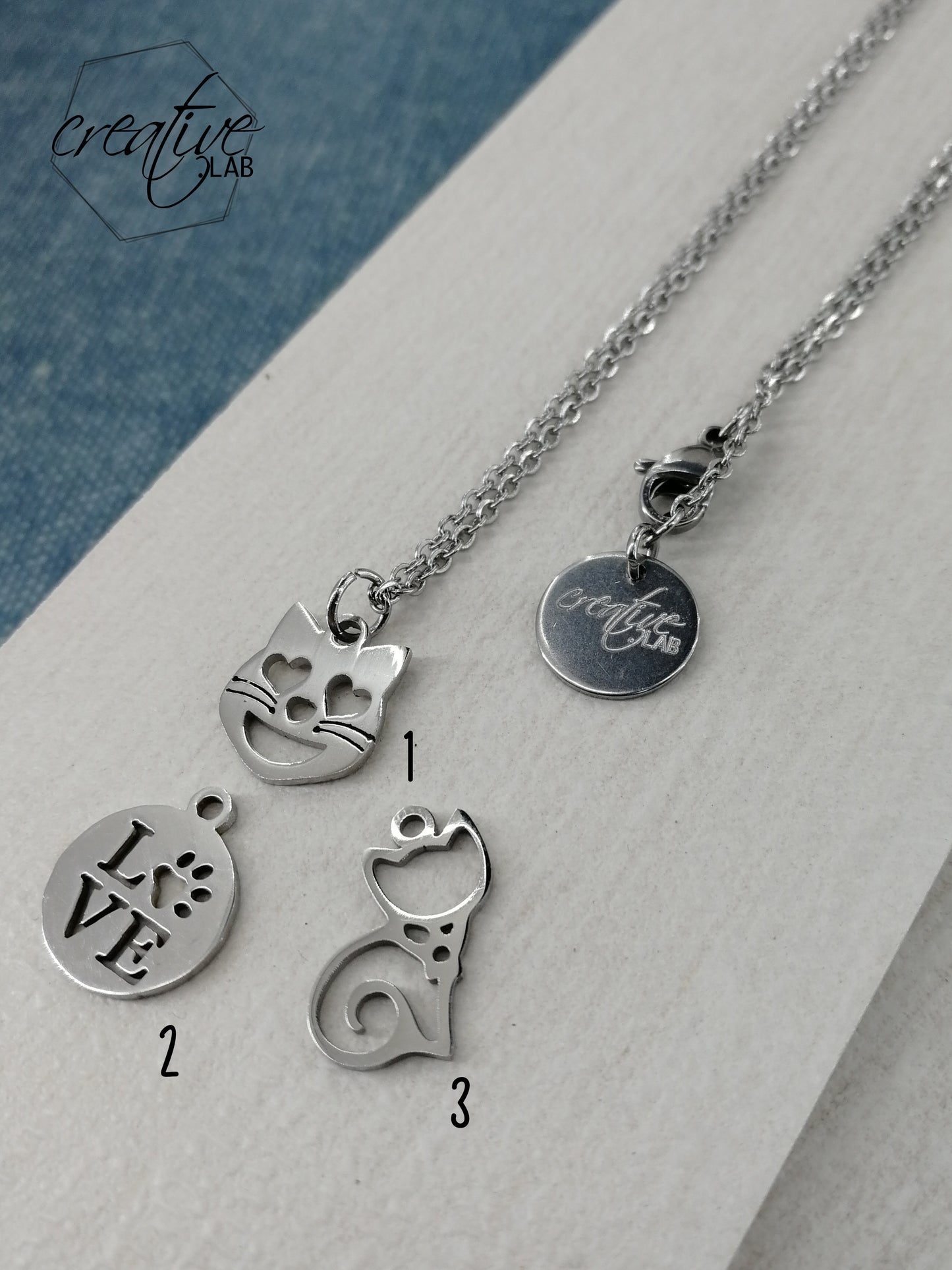 Collanina con ciondolini gatti