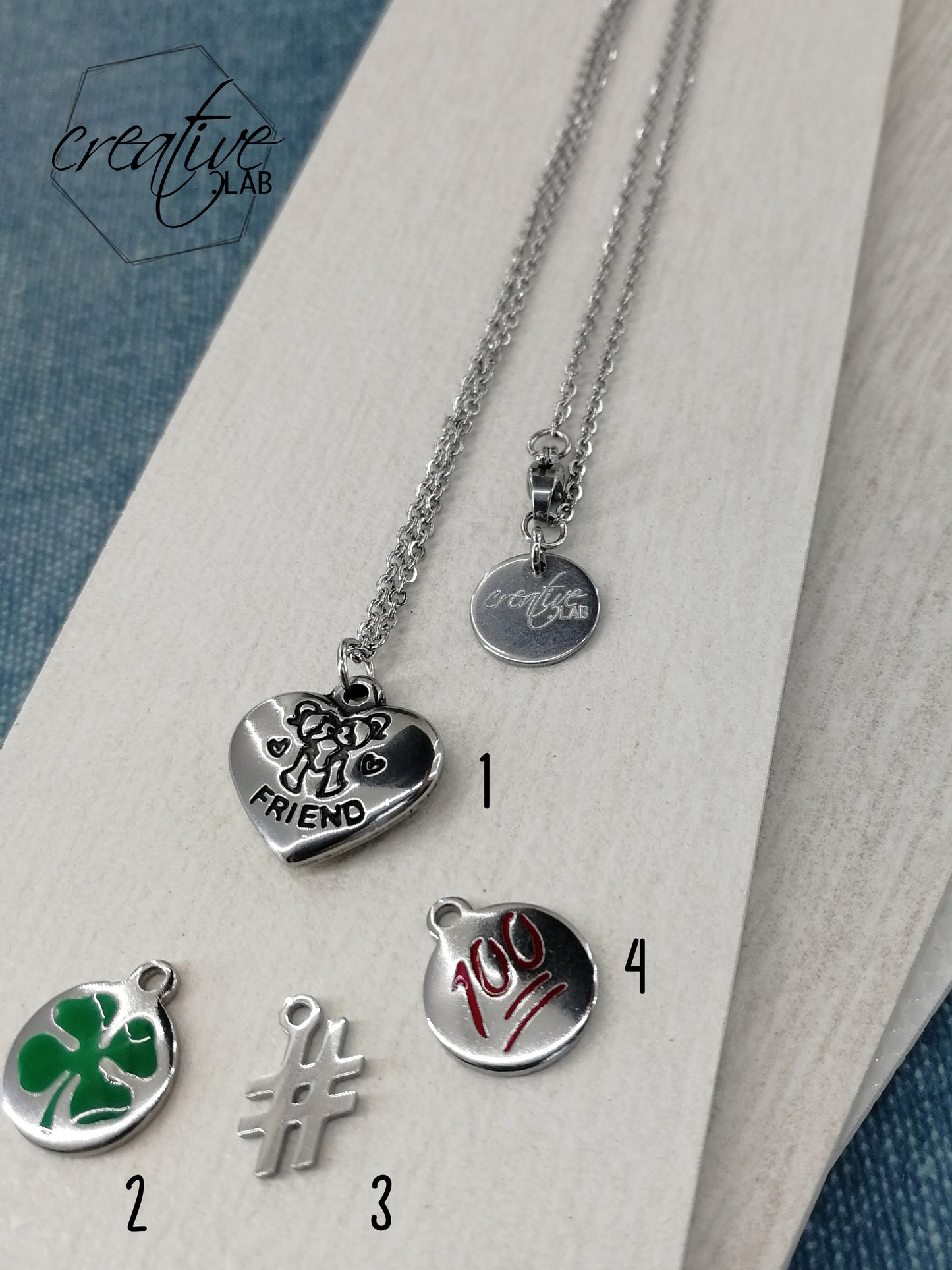 Collanina con ciondolini friends