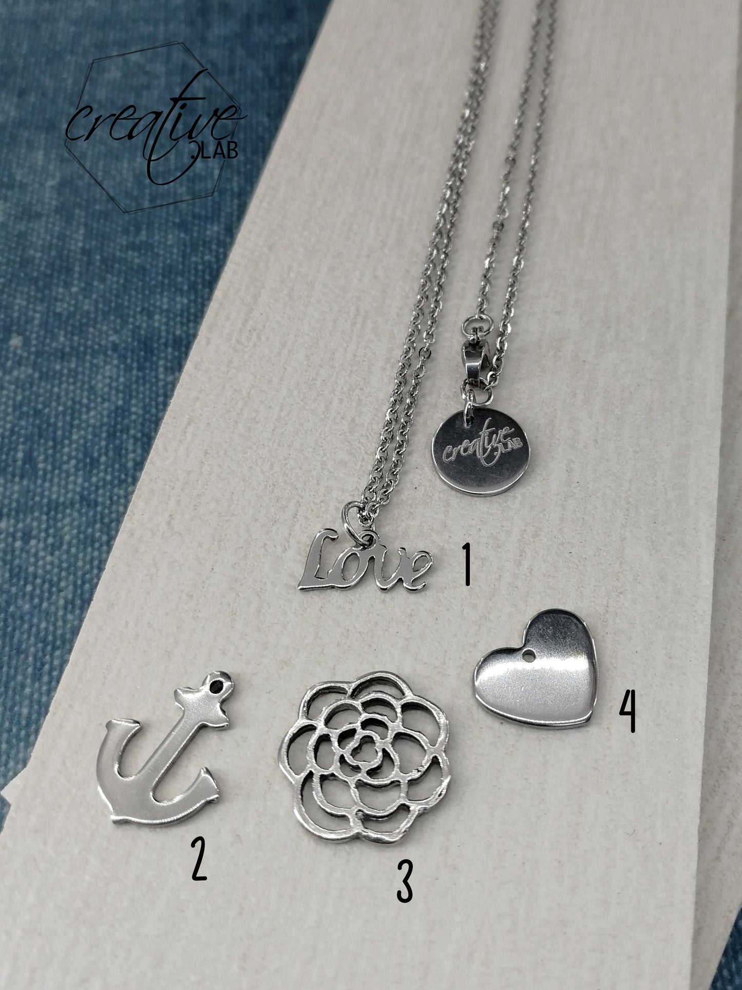 Collanina con ciondolini love