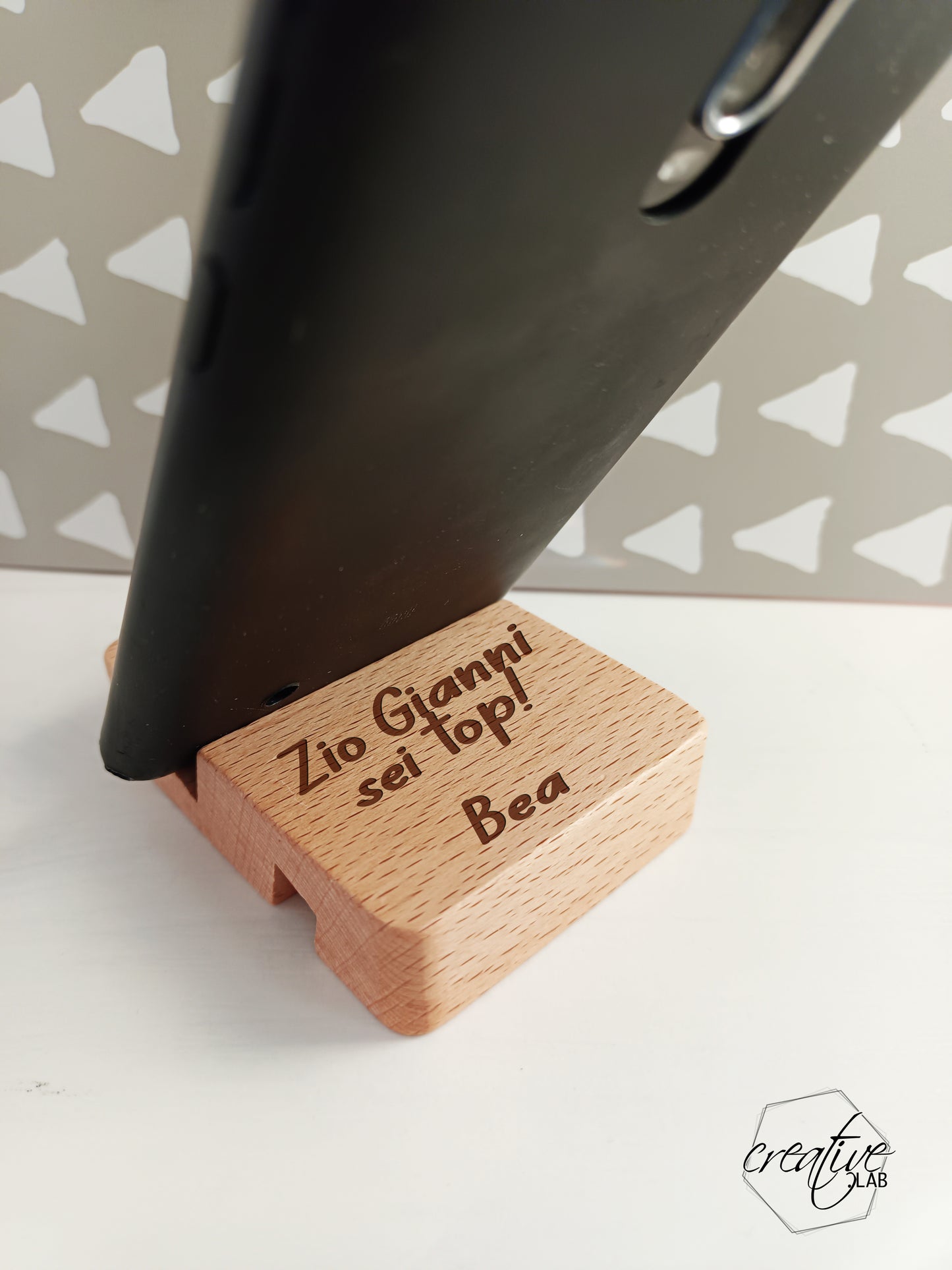 Porta smartphone in legno, personalizzabile