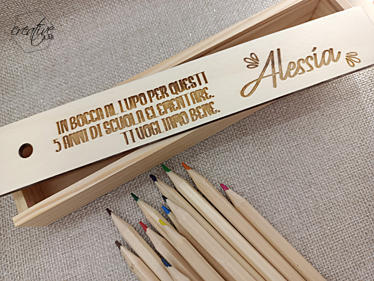 Astuccio in legno con matite colorate, personalizzabile con frase e nome