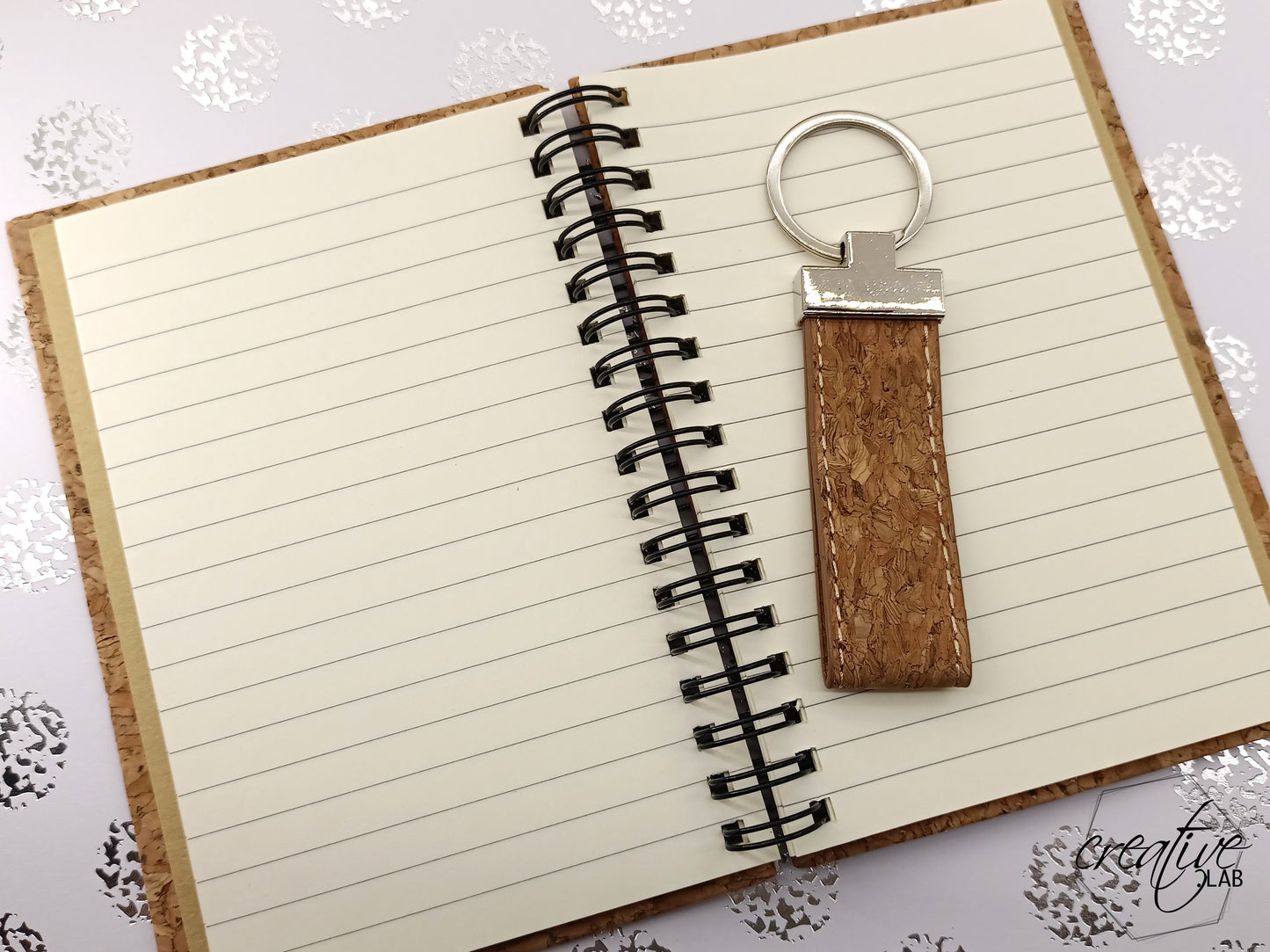 Notes, penna e portachiavi in sughero, personalizzabile, "Home sweet home"