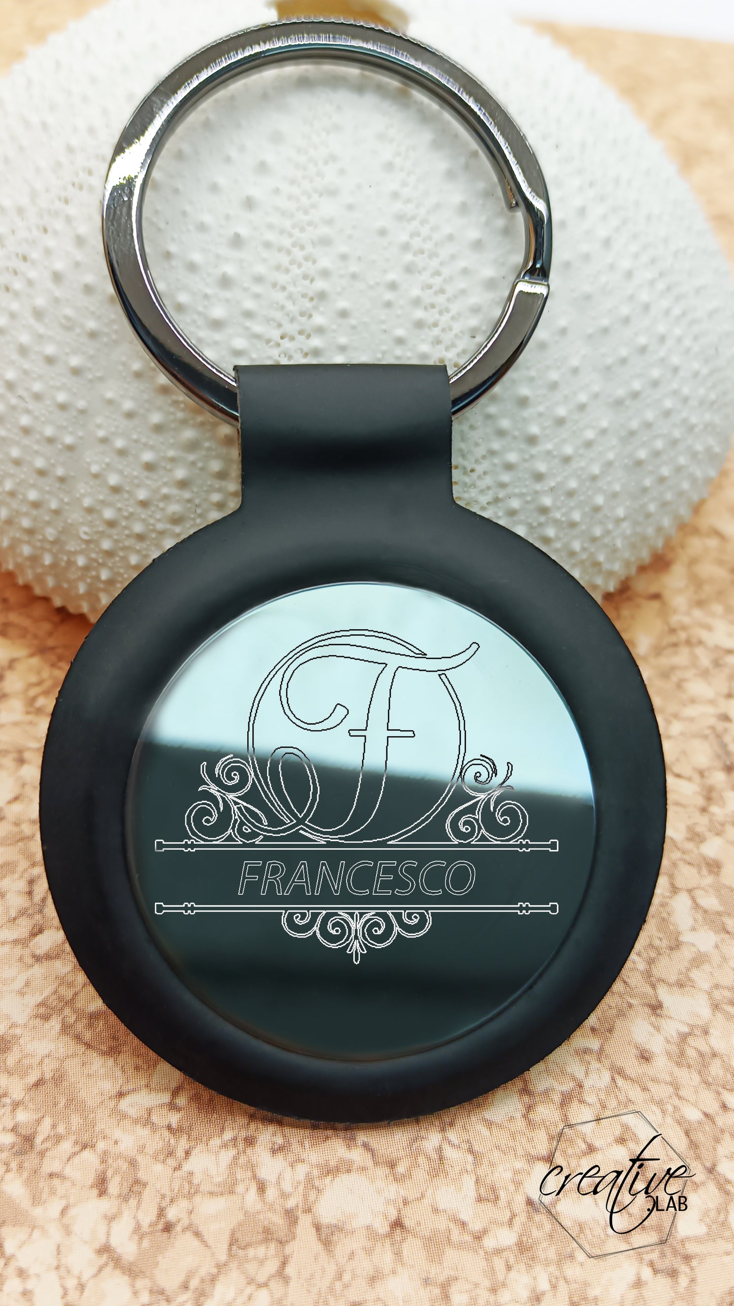 Portachiavi con bordo nero, personalizzabile con monogramma e nome (R66)