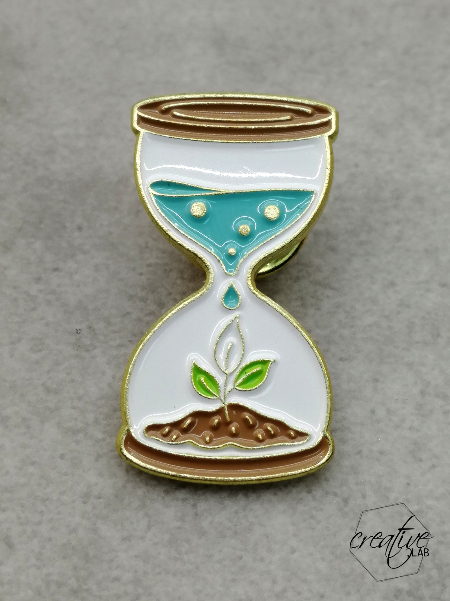 Spilla per la maestra con clessidra e dedica su cartoncino