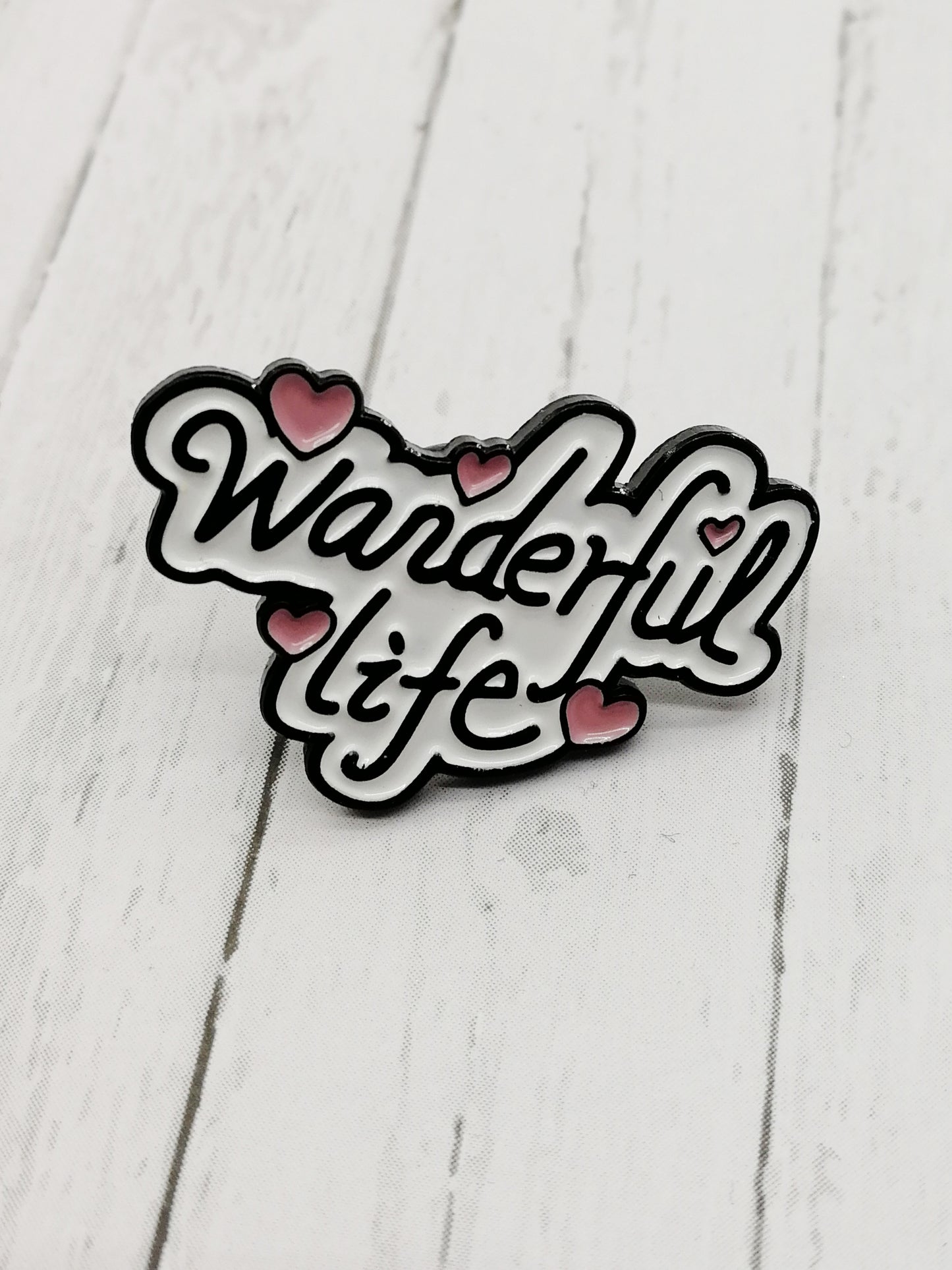 Spilla Wonderful Life con dedica su cartoncino