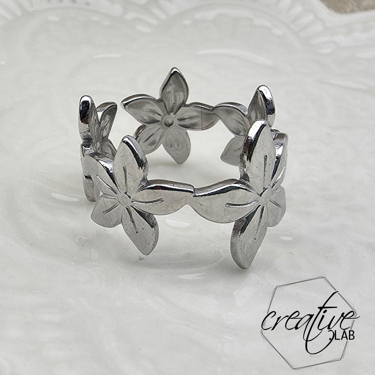 Anello in acciaio fiori