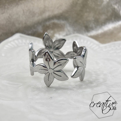 Anello in acciaio fiori