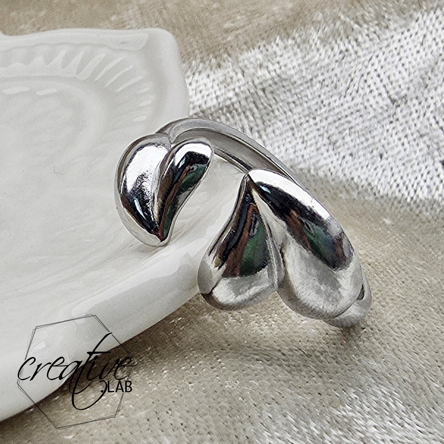 Anello in acciaio Foglie a Cuore