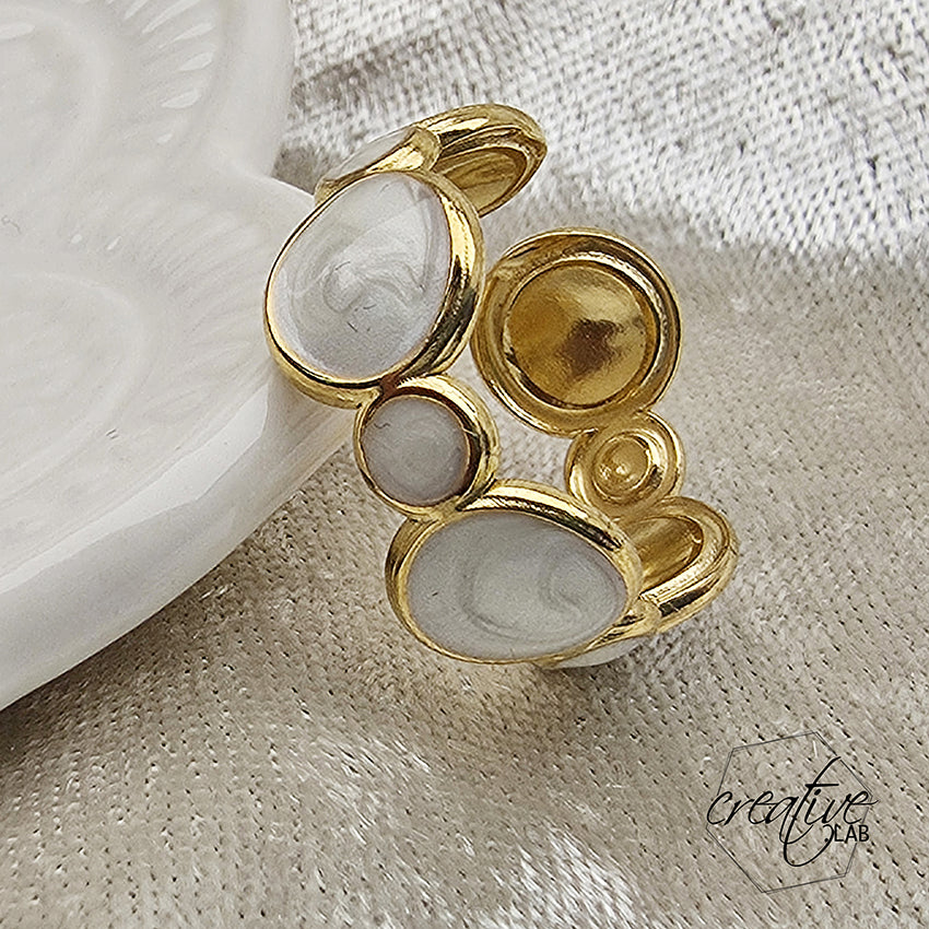 Anello in acciaio oro Bolle smaltate bianche