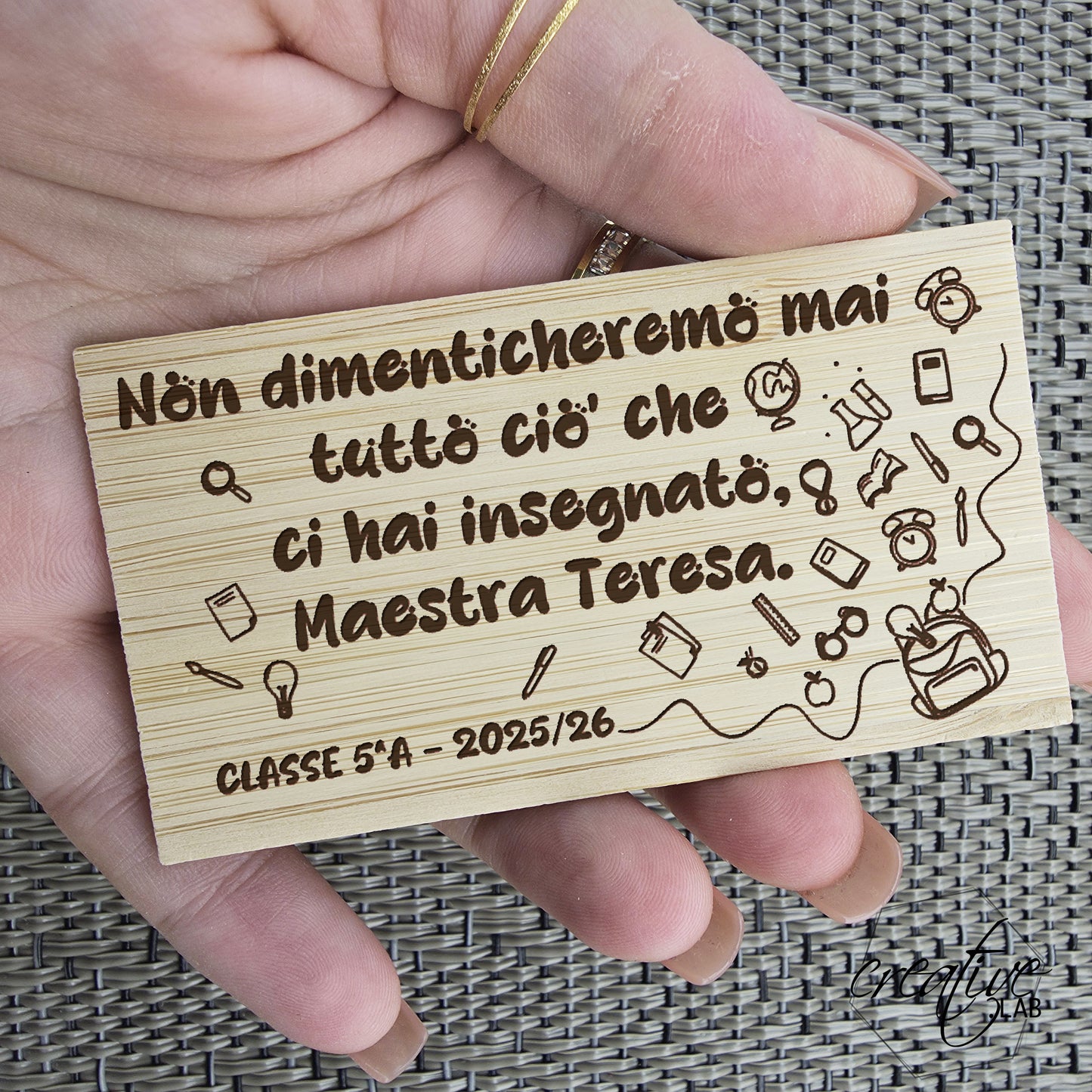 Card in bamboo personalizzabile con firme originali dei bambini