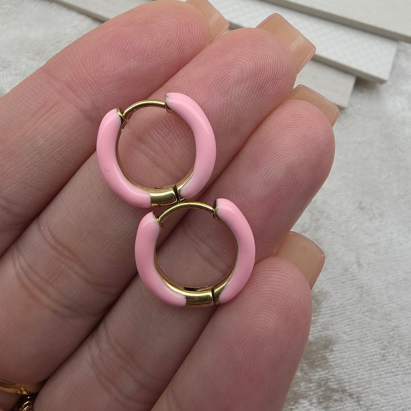 Orecchini a cerchio 16 mm in acciaio, smaltati