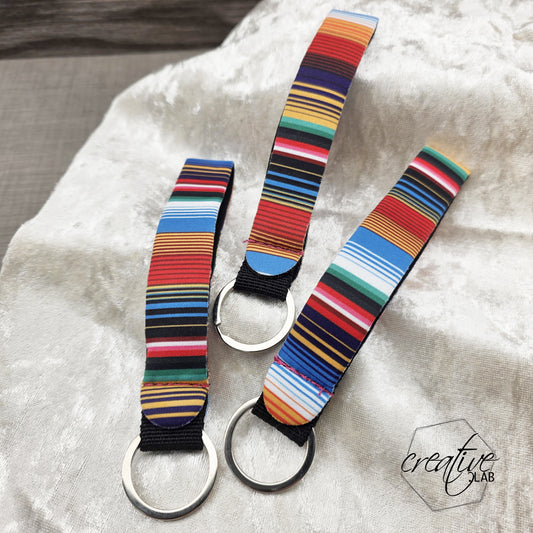 Strap portachiavi a righe colorate