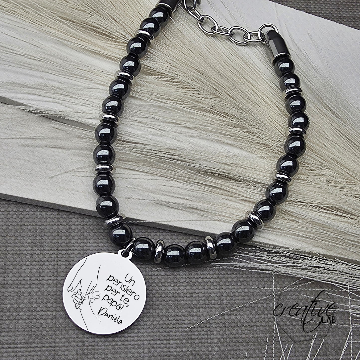 Bracciale da uomo in ematite con placchetta personalizzabile (A28)