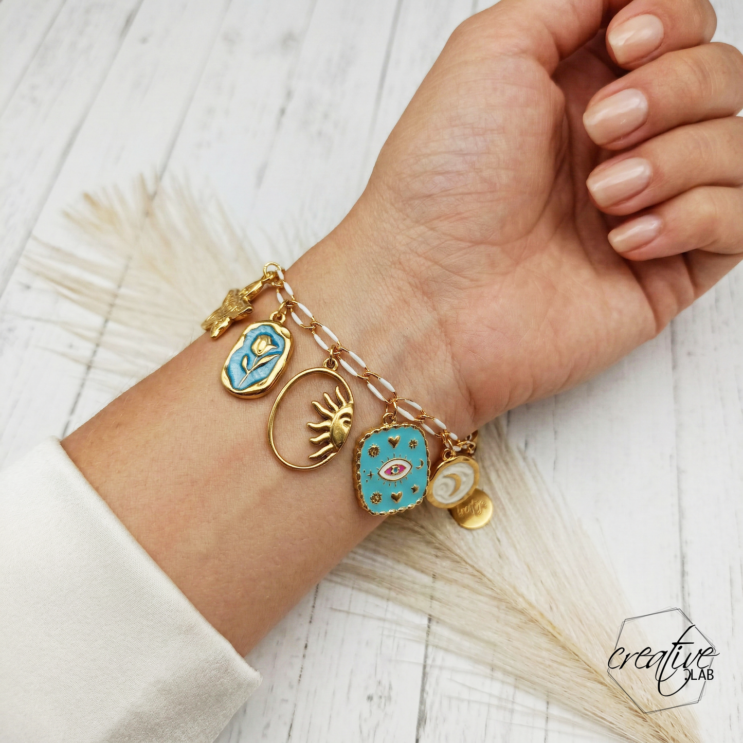 Bracciale in acciaio oro con ciondoli