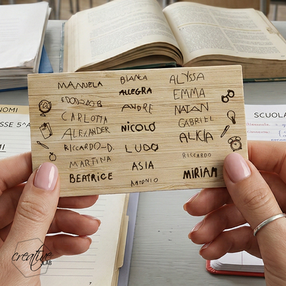 Card in bamboo personalizzabile con firme originali dei bambini