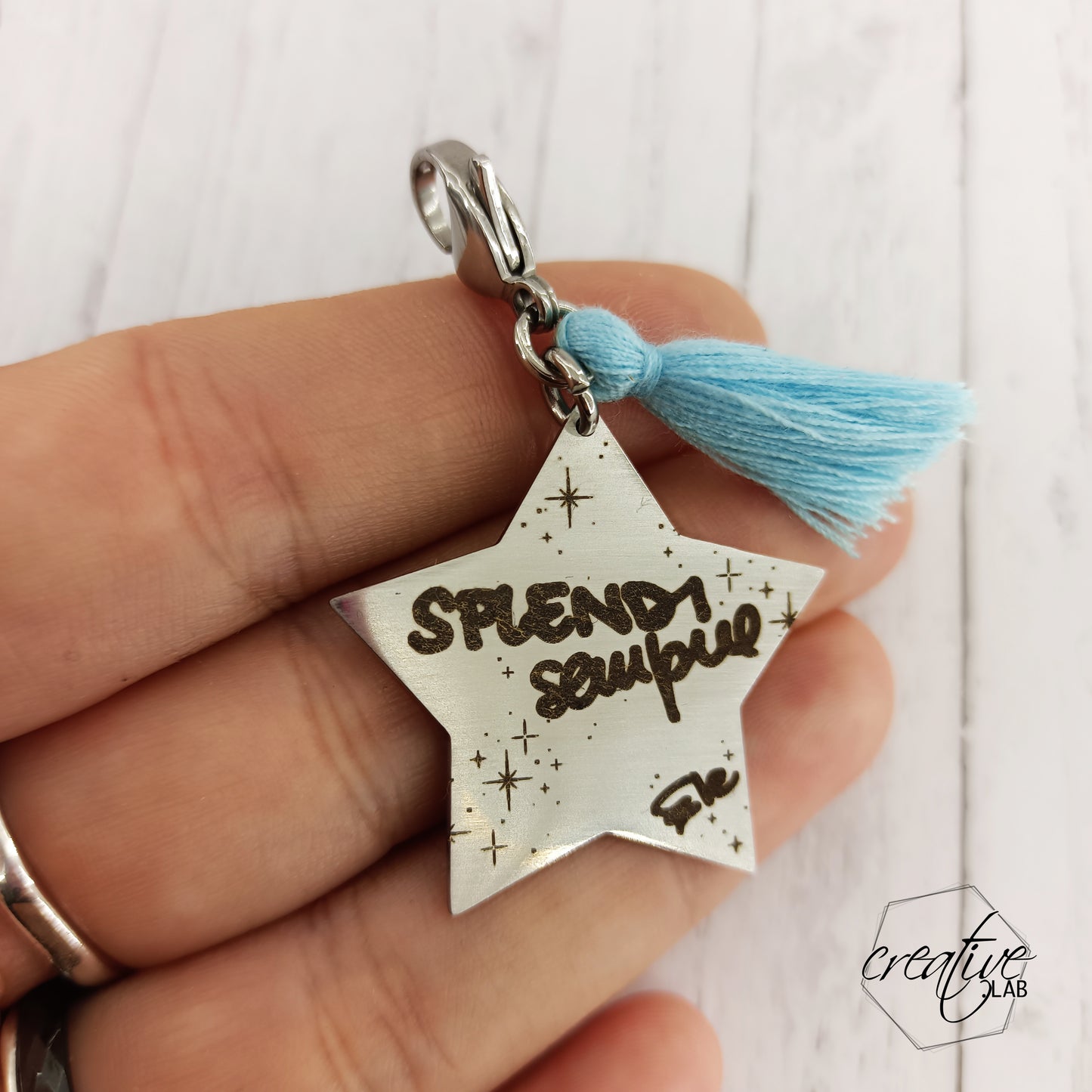 Ciondolo a stella personalizzabile con scritte a mano (A92)