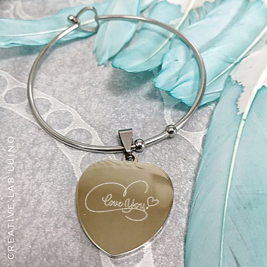 Bracciale rigido con gancio a cuore e ciondolo personalizzabile cuore (G13+B23)