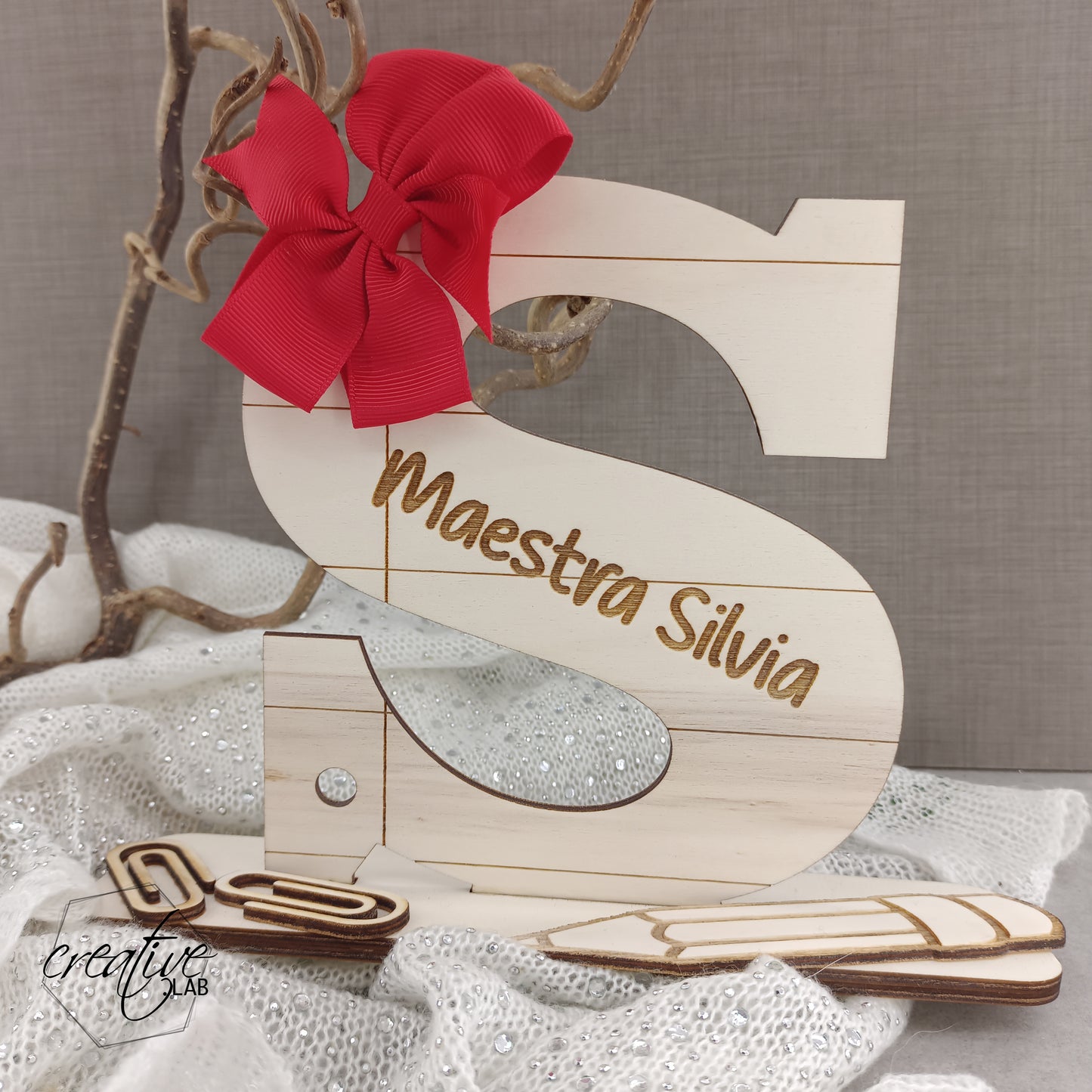 Decorazione iniziale da appoggio, personalizzabile, per maestri