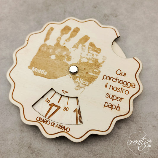 Disco orario in legno personalizzabile con impronta delle mani