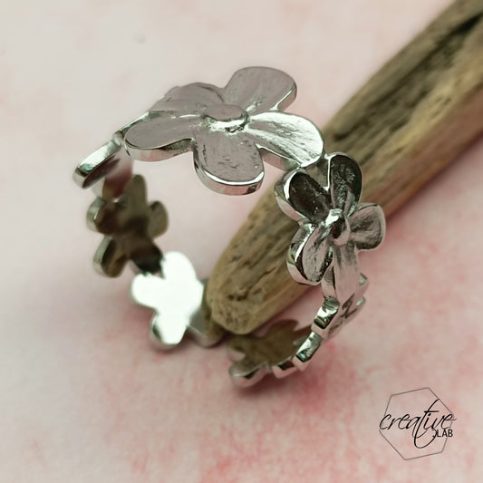 Anello in acciaio con fiori