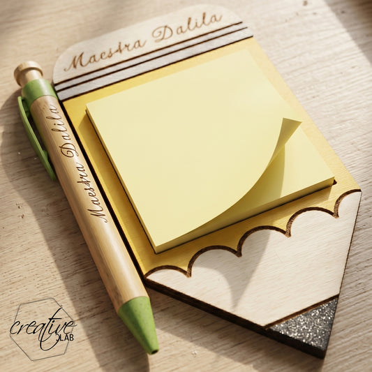 Porta post it a forma di matita + penna di bamboo per maestra, personalizzabili